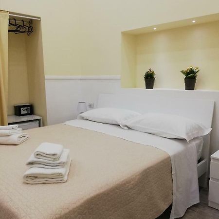 Angelica Bed & Breakfast เนเปิลส์ ภายนอก รูปภาพ