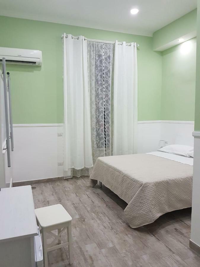 Angelica Bed & Breakfast เนเปิลส์ ภายนอก รูปภาพ
