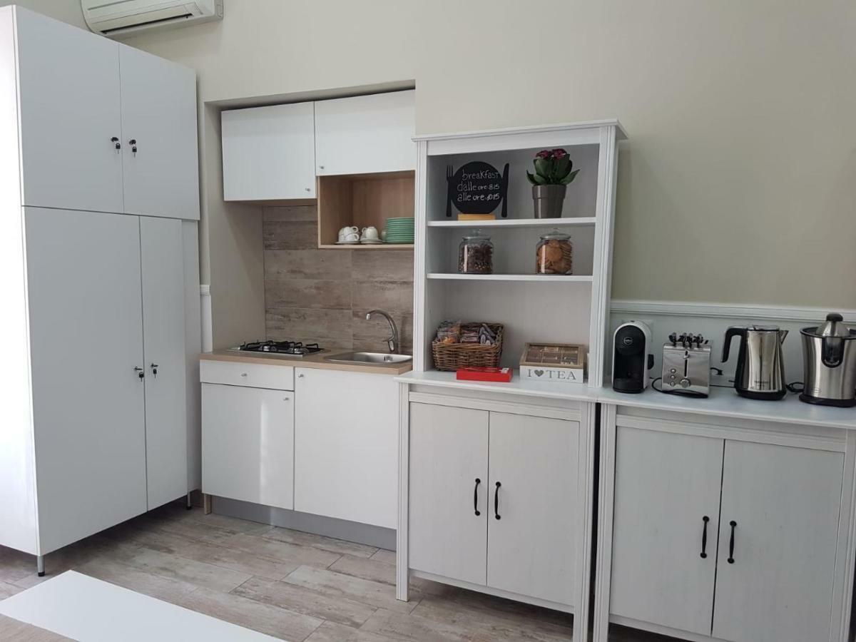 Angelica Bed & Breakfast เนเปิลส์ ภายนอก รูปภาพ