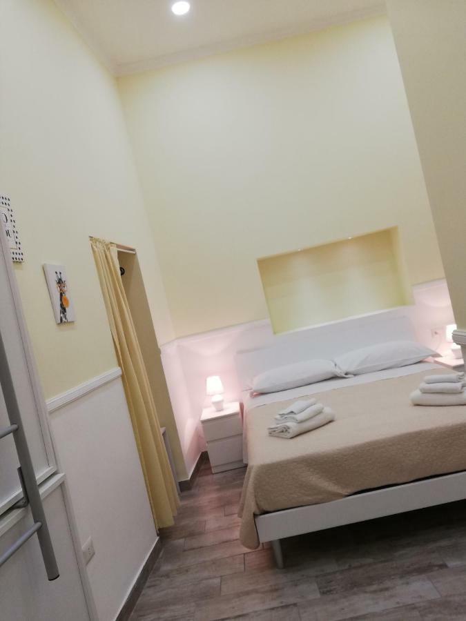 Angelica Bed & Breakfast เนเปิลส์ ภายนอก รูปภาพ